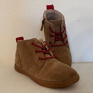 UGG Kids Krisjan Chukka suede Boots with Red accents sz 11 kids toddler